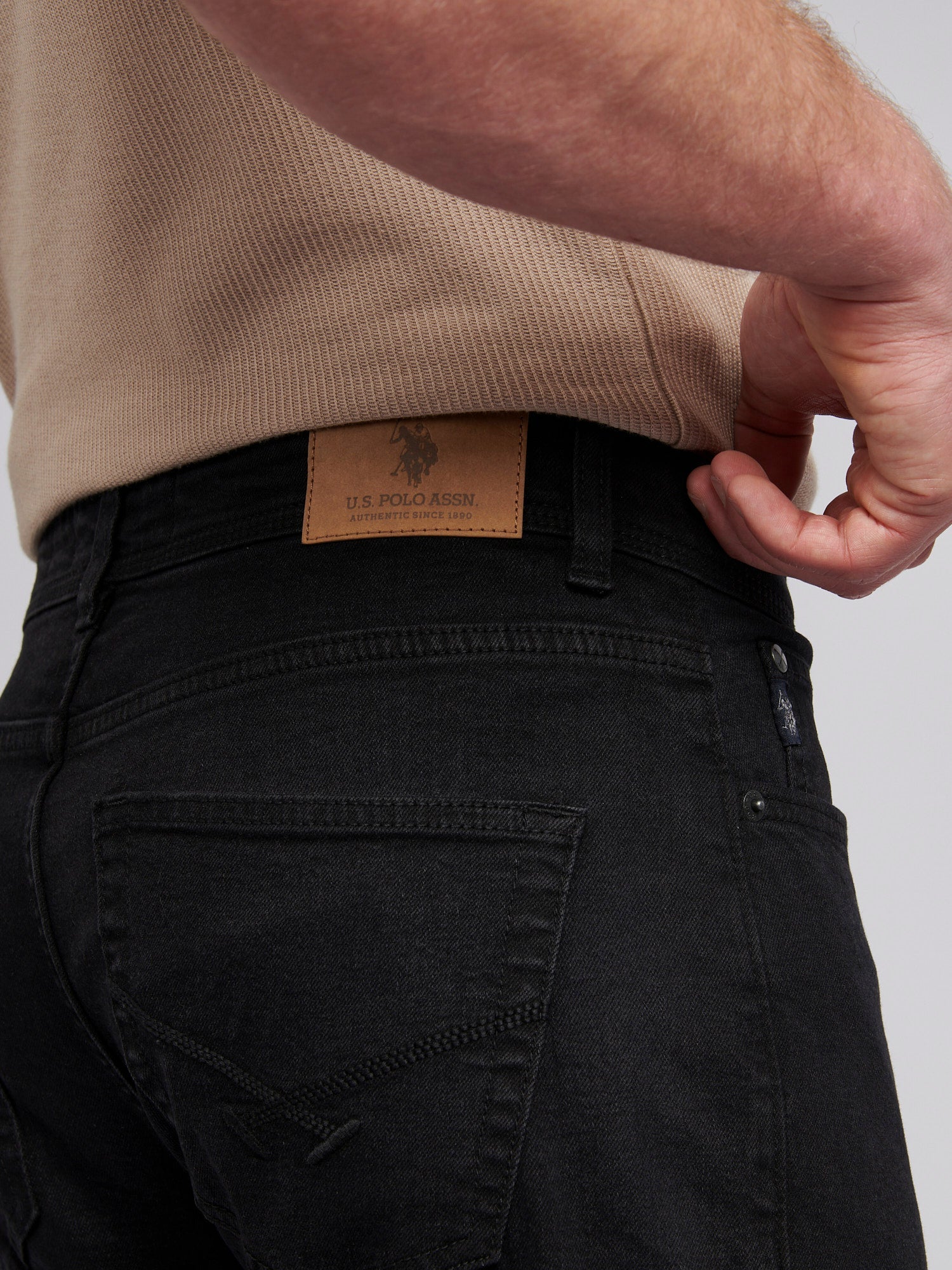 Mens Classic Fit Jean Black Wash