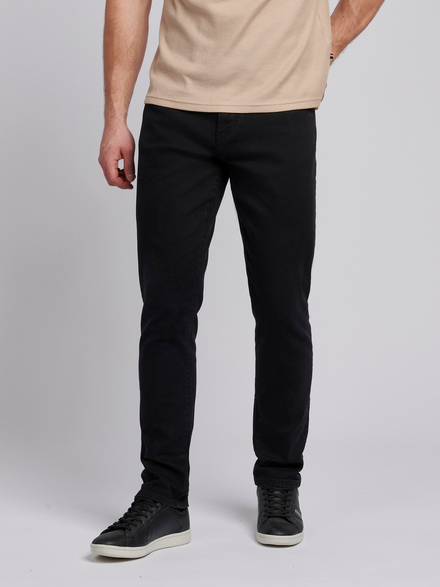 Mens Classic Fit Jean Black Wash