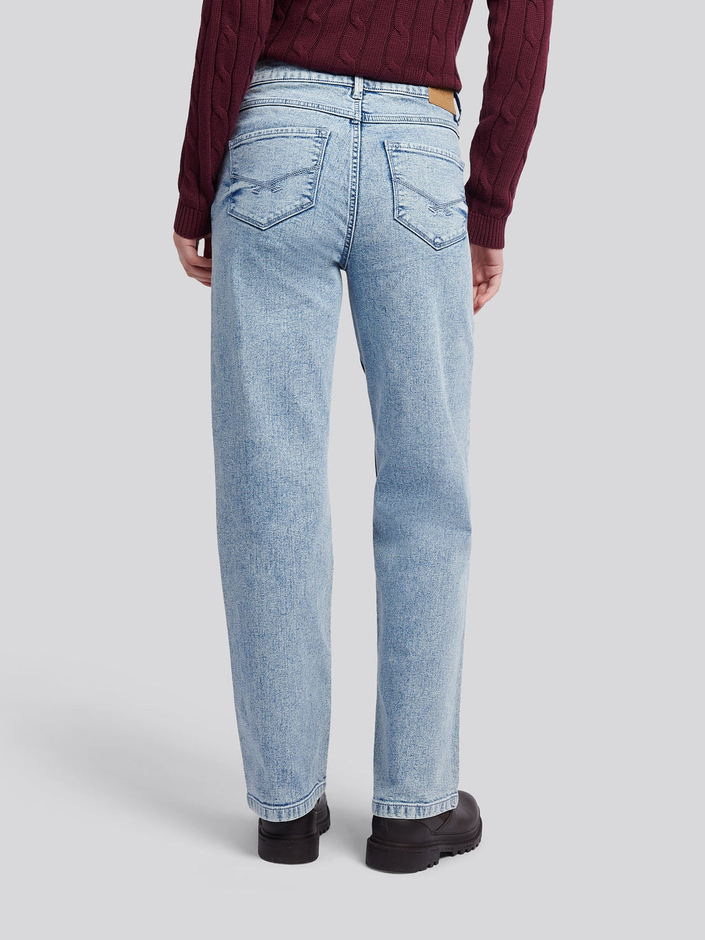 Womens Straight Fit Jean Stone Wash WUP